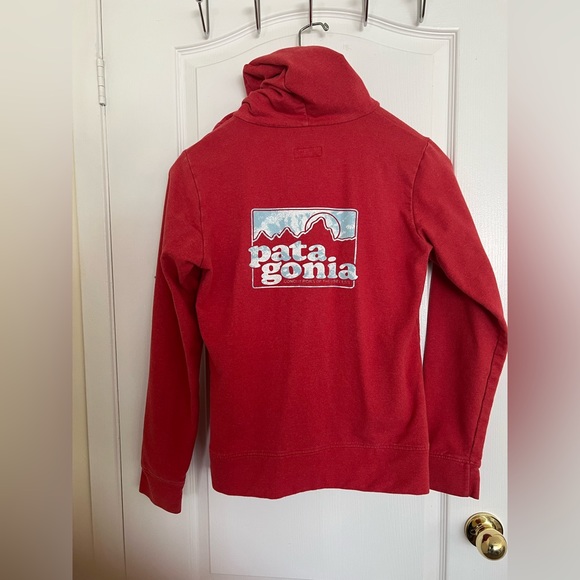 Patagonia red hoody - great condition - size small - Picture 3 of 4